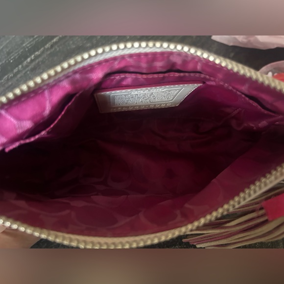 COACH RARE Y2K VINTAGE WHITE DEMI WITH PINK SUEDE HEART AND PINK STITCHING - Picture 7 of 7